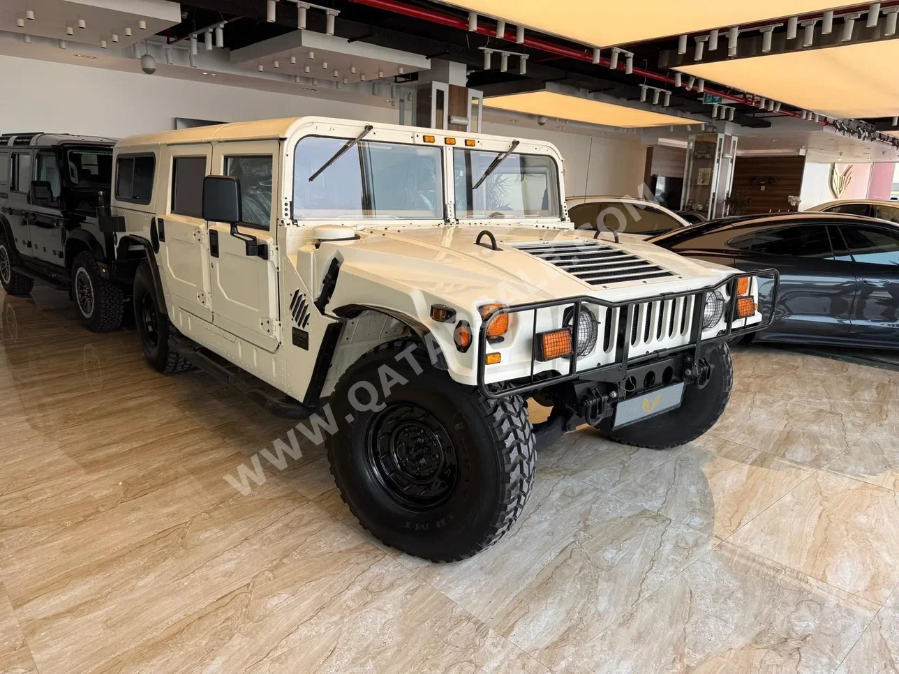 Hummer  H1  1992  Automatic  9,300 Km  8 Cylinder  Four Wheel Drive (4WD)  SUV  Pearl