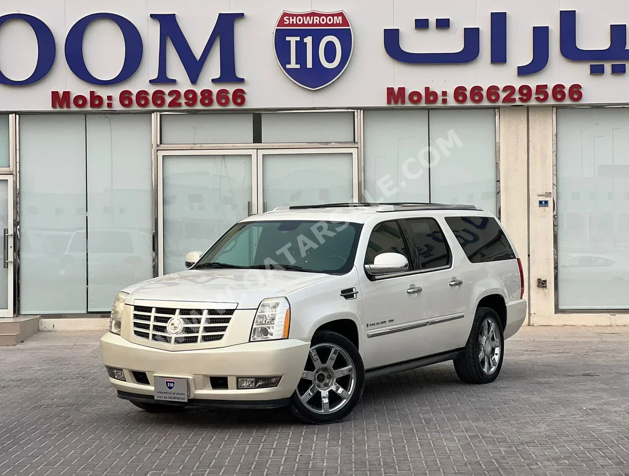 Cadillac  Escalade  2009  Automatic  243,000 Km  8 Cylinder  Four Wheel Drive (4WD)  SUV  White