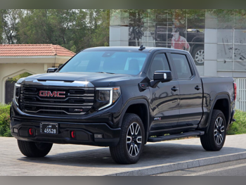 GMC  Sierra  AT4  2024  Automatic  15,000 Km  8 Cylinder  Four Wheel Drive (4WD)  Pick Up  Black