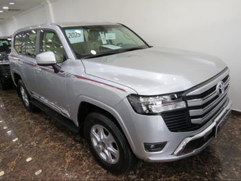 Toyota  Land Cruiser  GXR  2025  Automatic  0 Km  6 Cylinder  Four Wheel Drive (4WD)  SUV  Silver  With Warranty