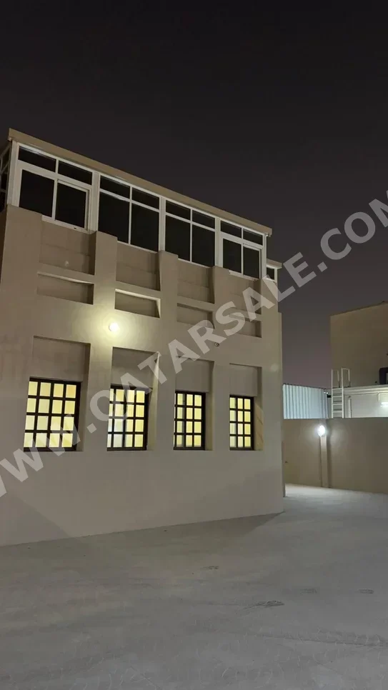 سكن عائلي - غير مفروشة - الدوحة - الهلال - 6 غرف نوم