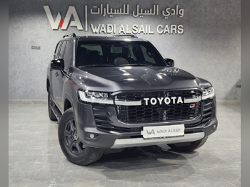 Toyota  Land Cruiser  GR Sport Twin Turbo  2022  Automatic  1,300 Km  6 Cylinder  Four Wheel Drive (4WD)  SUV  Gray  With Warranty