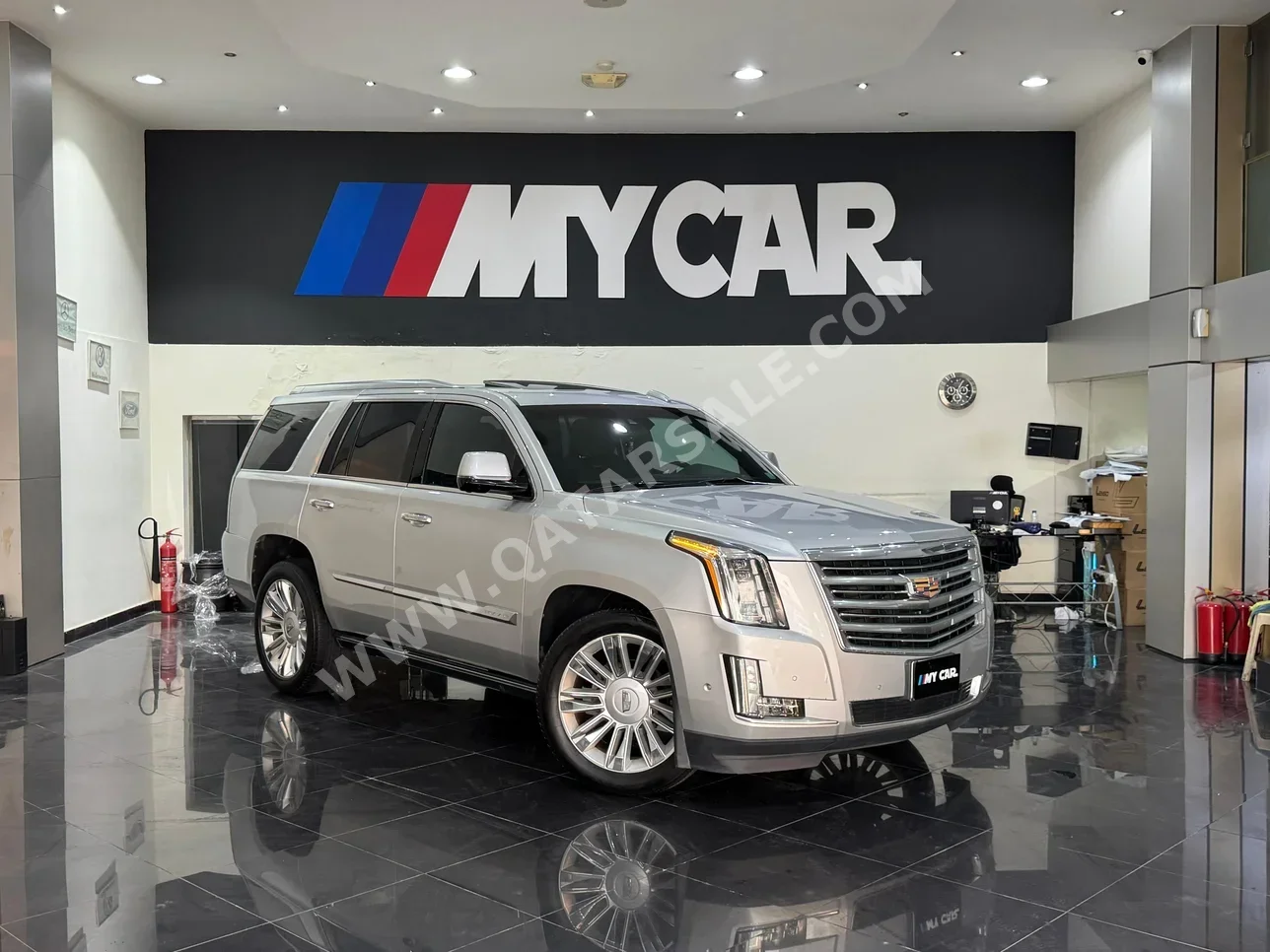 Cadillac  Escalade  Platinum  2017  Automatic  136,000 Km  8 Cylinder  Four Wheel Drive (4WD)  SUV  Silver