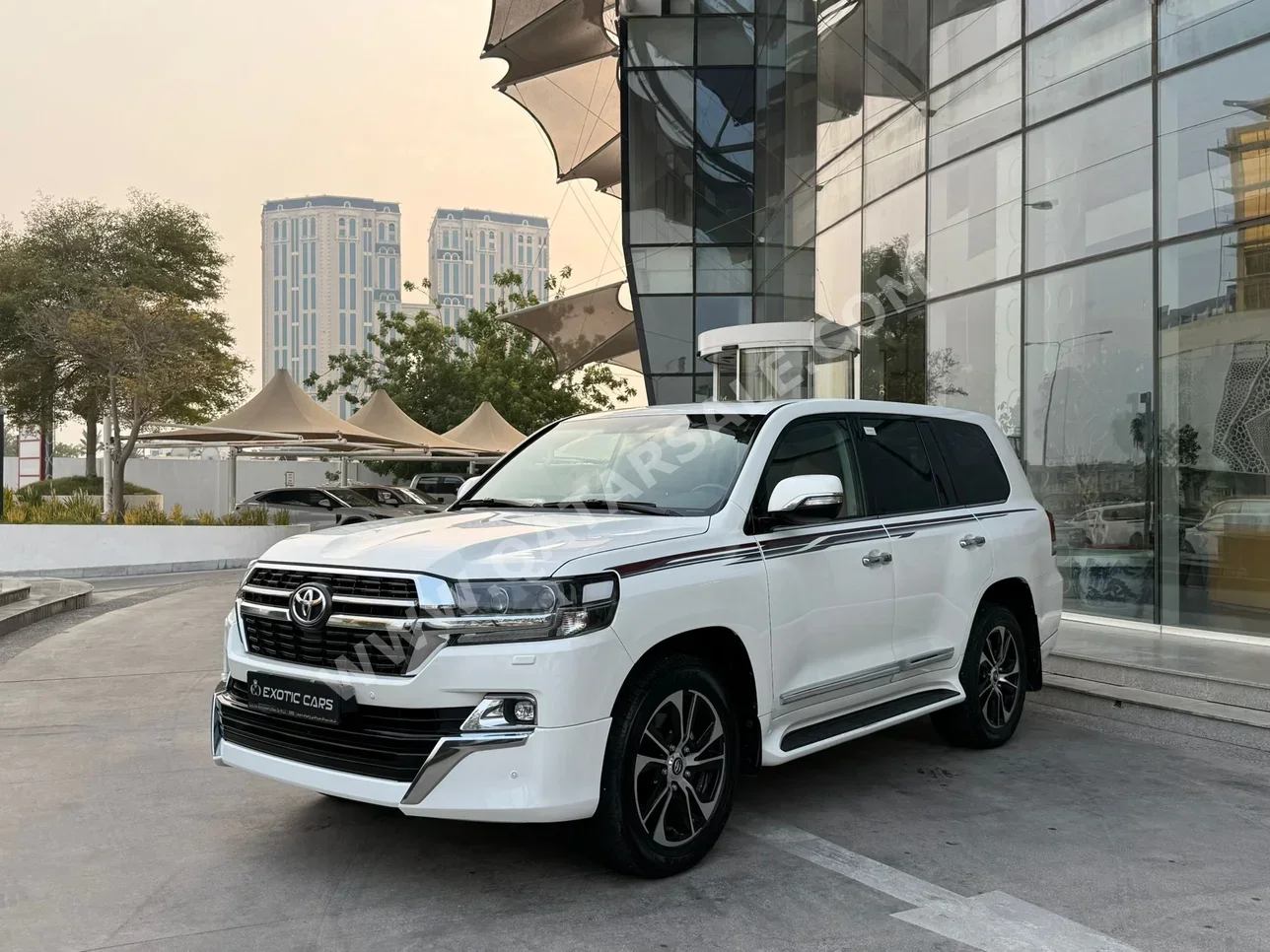 Toyota  Land Cruiser  GXR- Grand Touring  2021  Automatic  67,000 Km  8 Cylinder  Four Wheel Drive (4WD)  SUV  White