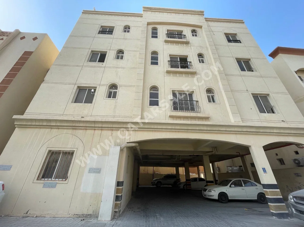2 Bedrooms Apartment For Rent in Doha - Madinat Khalifa South Not Furnished