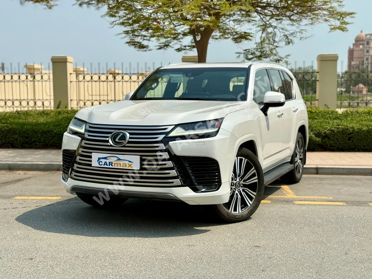Lexus  LX  600 Luxury  2022  Automatic  81,000 Km  6 Cylinder  Four Wheel Drive (4WD)  SUV  White  With Warranty