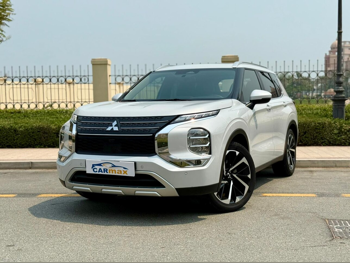 Mitsubishi  Outlander  HL +  2024  Automatic  17,000 Km  4 Cylinder  Four Wheel Drive (4WD)  SUV  White