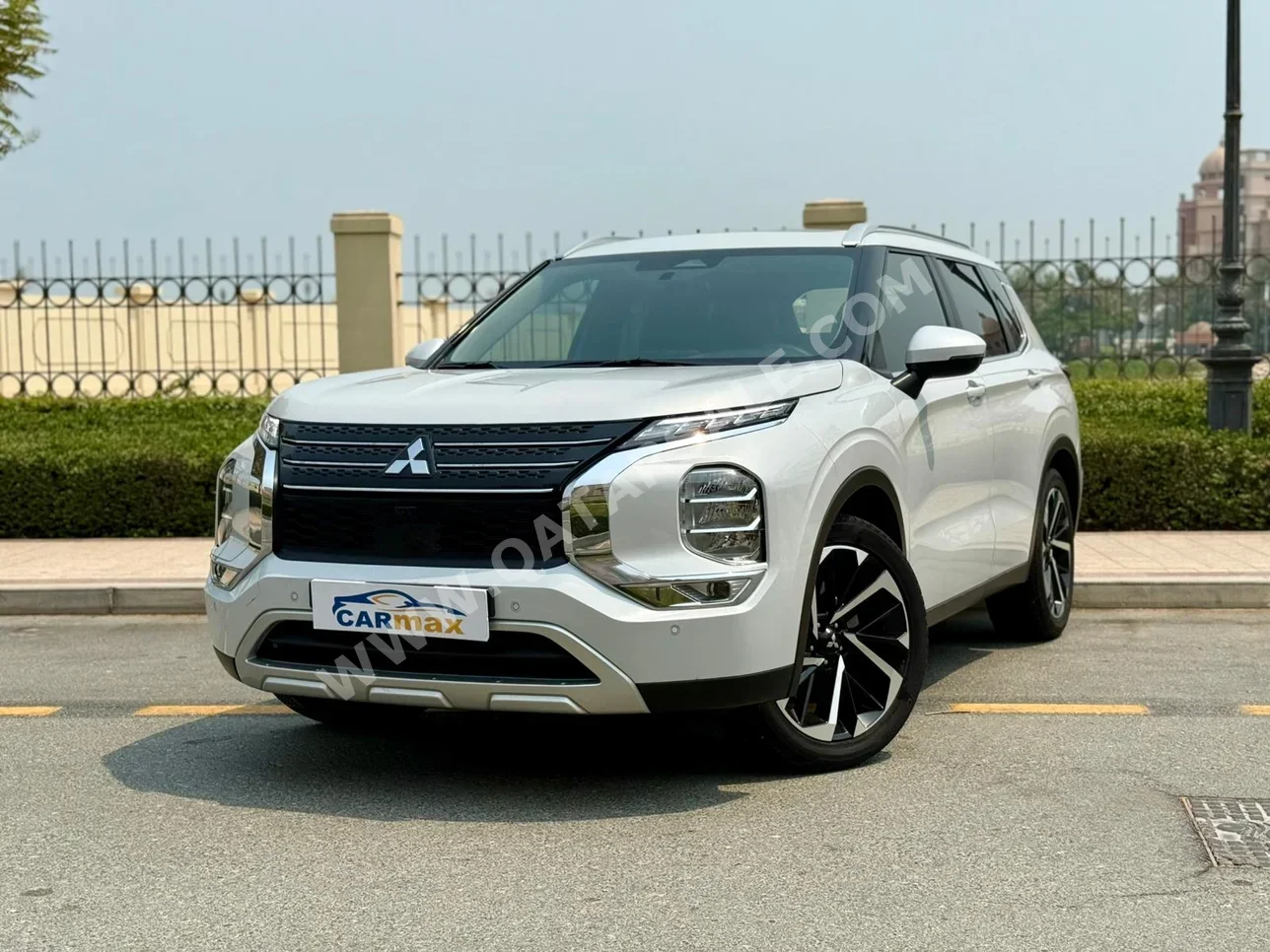 Mitsubishi  Outlander  HL +  2024  Automatic  17,000 Km  4 Cylinder  Four Wheel Drive (4WD)  SUV  White  With Warranty