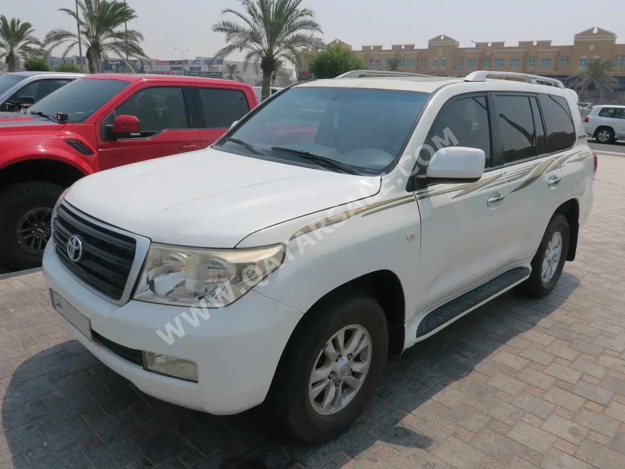 Toyota  Land Cruiser  GXR  2011  Automatic  440,000 Km  8 Cylinder  Four Wheel Drive (4WD)  SUV  White