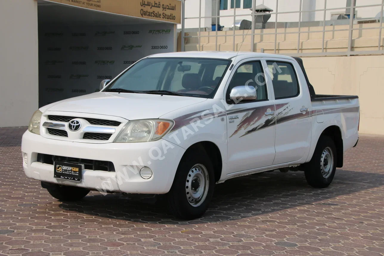 Toyota  Hilux  2008  Manual  293,000 Km  4 Cylinder  Four Wheel Drive (4WD)  Pick Up  White
