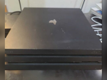 Video Games Consoles - Sony  - PlayStation 4 Pro  - 825 GB  -Included Controllers: 4