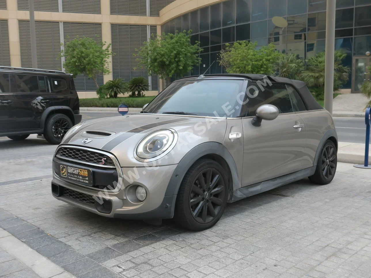 Mini Cooper S 2017 Automatic 176,000 Km 4 Cylinder Front Wheel Drive (FWD) Convertible Gray