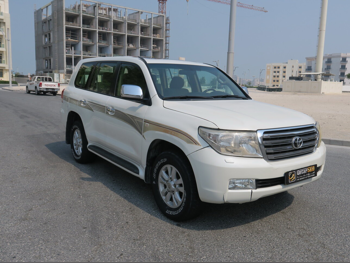 Toyota  Land Cruiser  GXR  2010  Automatic  285,000 Km  8 Cylinder  Four Wheel Drive (4WD)  SUV  White