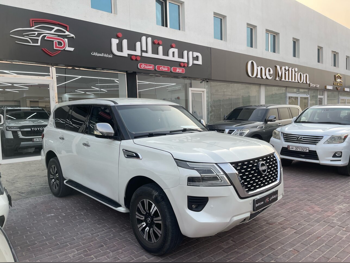 نيسان  باترول  أكس أي  2020  اوتوماتيك  82,000 كم  6 سلندر  دفع رباعي  اس يو في  أبيض