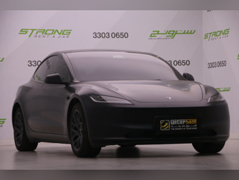 تسلا مودل 3 لونج راينج 2025 اوتوماتيك 26,500 كم 0 سلندر دفع كلي مستمر سيدان أسود تحت الضمان