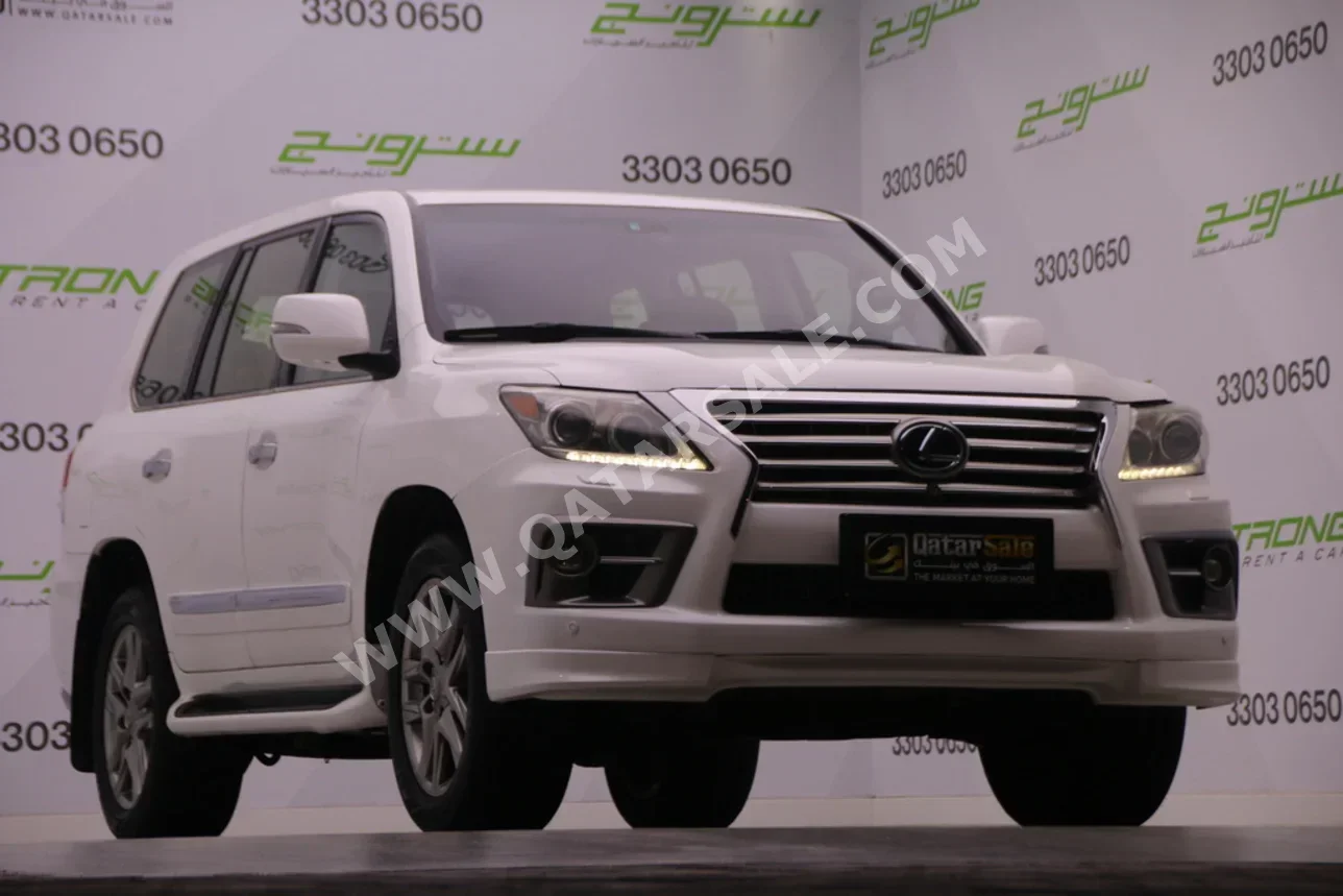 Lexus  LX  570  2013  Automatic  216,000 Km  8 Cylinder  Four Wheel Drive (4WD)  SUV  White
