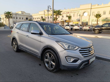 Hyundai  Grand Santa Fe  2015  Automatic  183,000 Km  6 Cylinder  Front Wheel Drive (FWD)  SUV  Gray and Black