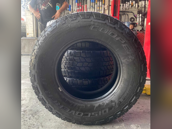 العجلات والجنوط (الرنقات) صنع في الولايات المتحدة الأمريكية (الولايات المتحدة الأمريكية) \  4 مواسم  17"  مع ضمان