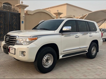 Toyota  Land Cruiser  GXR  2015  Automatic  300,000 Km  8 Cylinder  Four Wheel Drive (4WD)  SUV  White