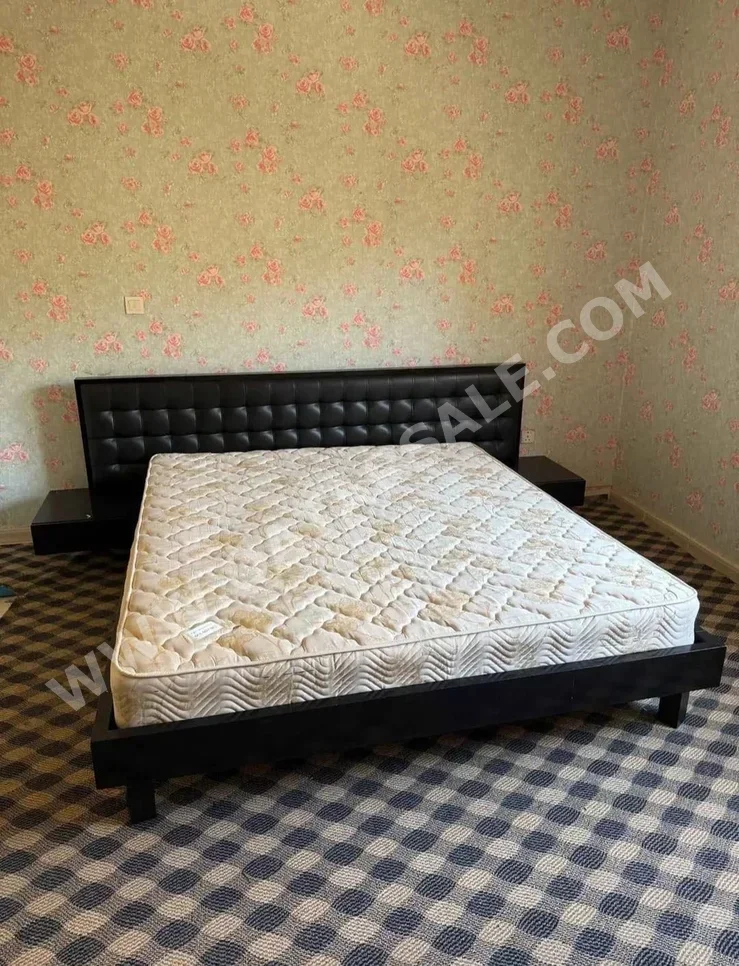 Beds - King  - Black