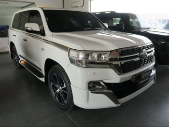 Toyota  Land Cruiser  VXR  2021  Automatic  129,000 Km  8 Cylinder  Four Wheel Drive (4WD)  SUV  White