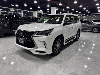 Lexus  LX  570 S  2016  Automatic  272,000 Km  8 Cylinder  Four Wheel Drive (4WD)  SUV  White