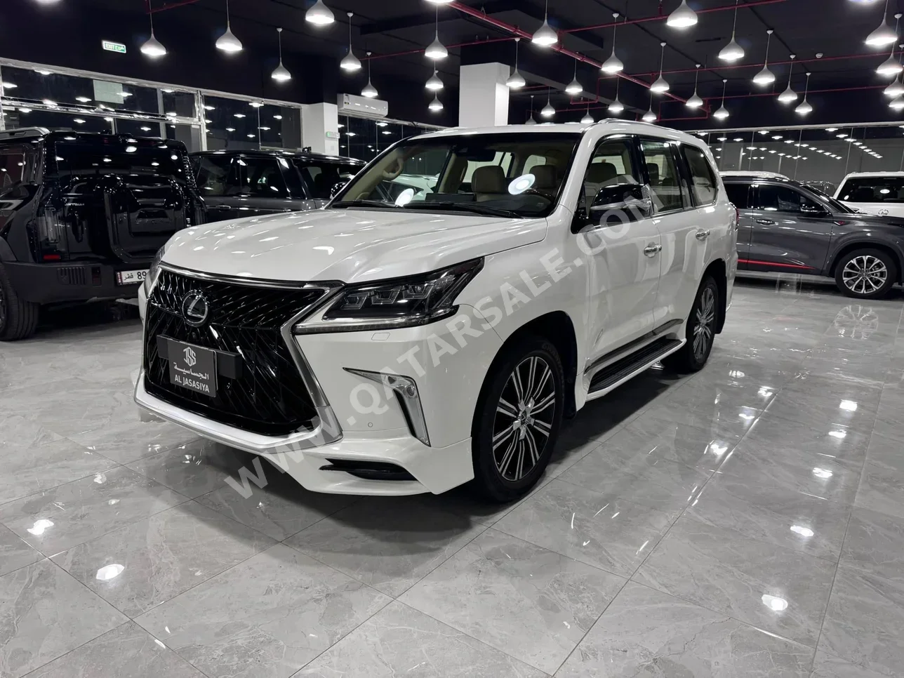 Lexus  LX  570 S  2016  Automatic  272,000 Km  8 Cylinder  Four Wheel Drive (4WD)  SUV  White