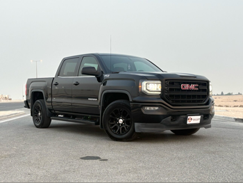 GMC  Sierra  SLE  2018  Automatic  222,500 Km  8 Cylinder  Four Wheel Drive (4WD)  Pick Up  Black