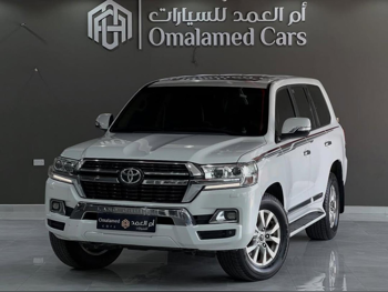 Toyota  Land Cruiser  GXR  2016  Automatic  229,000 Km  8 Cylinder  Four Wheel Drive (4WD)  SUV  White