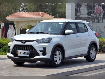Toyota  Raize  2023  Automatic  64,000 Km  4 Cylinder  Front Wheel Drive (FWD)  SUV  White  With Warranty