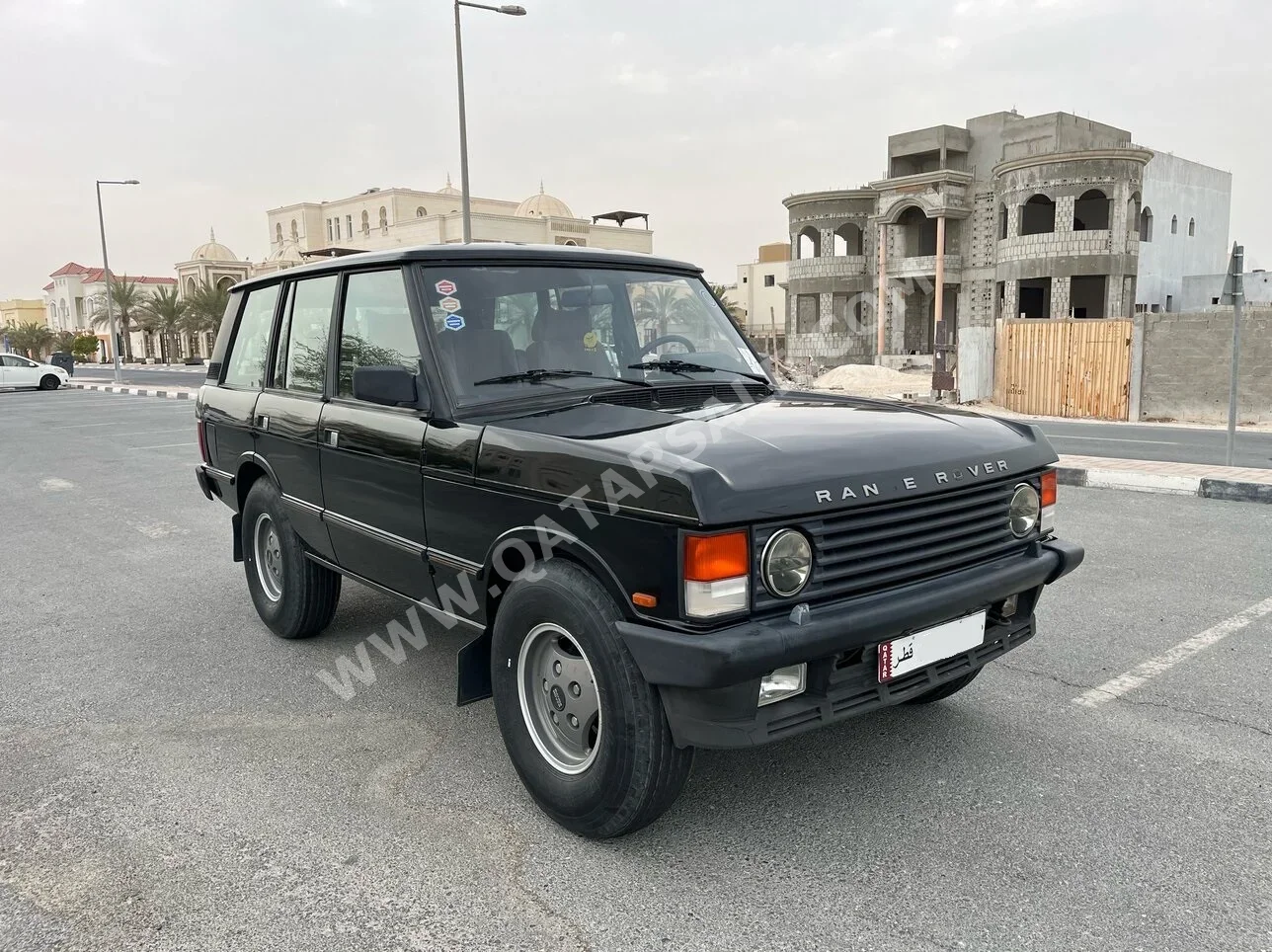 لاند روفر  رنج روفر  فوج  1987  عادي  200,000 كم  8 سلندر  دفع رباعي  اس يو في  أسود