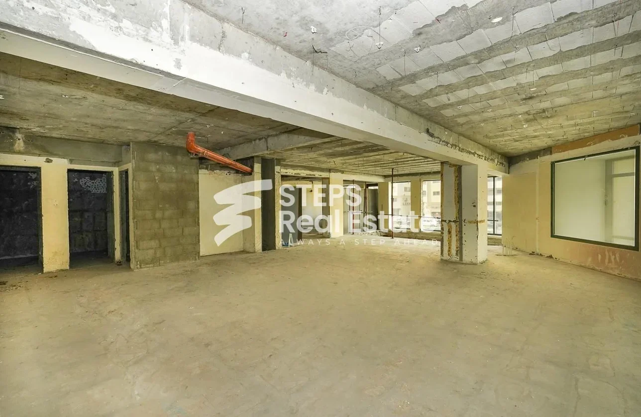 Commercial Shops - Not Furnished  - Doha  For Rent  - Al Sadd