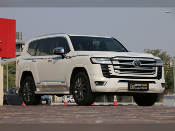 Toyota  Land Cruiser  VXR Twin Turbo  2025  Automatic  9,500 Km  6 Cylinder  Four Wheel Drive (4WD)  SUV  White  With Warranty