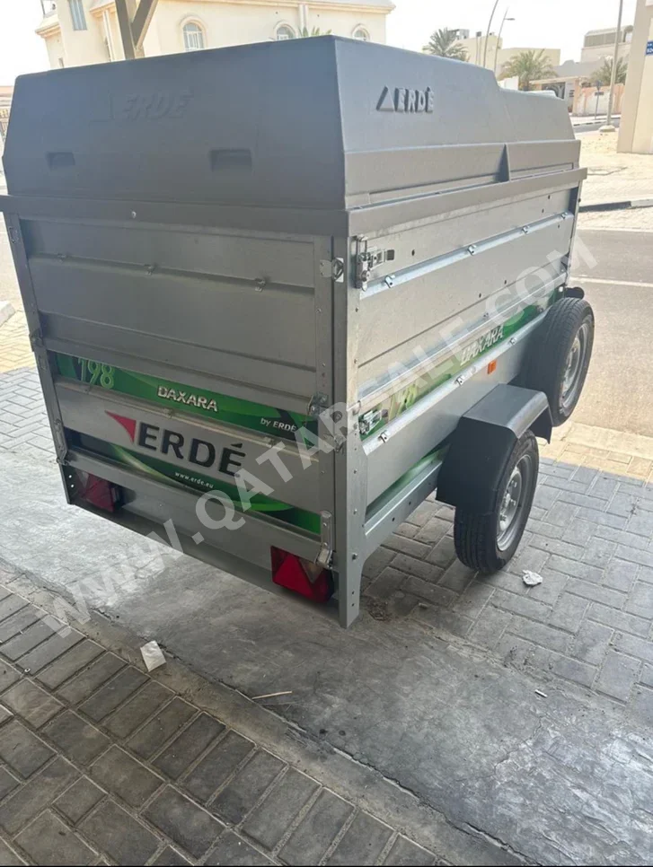 Trailers 1 Tire
