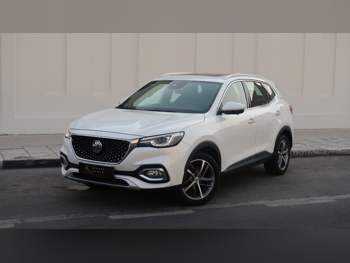 MG  HS  2023  Automatic  39,000 Km  4 Cylinder  All Wheel Drive (AWD)  SUV  White  With Warranty