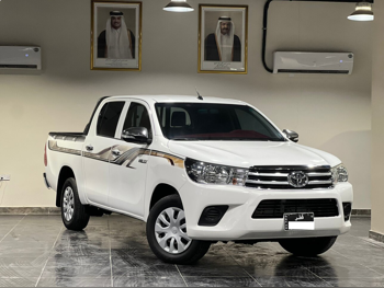 Toyota  Hilux  2017  Manual  220,000 Km  4 Cylinder  Rear Wheel Drive (RWD)  Pick Up  White