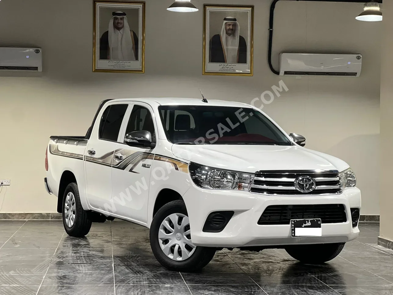 تويوتا  هاي لوكس  2017  عادي  220,000 كم  4 سلندر  دفع خلفي  بيكب  أبيض