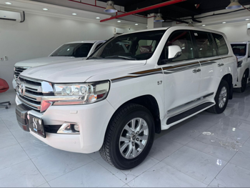 Toyota  Land Cruiser  VXR  2019  Automatic  226,000 Km  8 Cylinder  Four Wheel Drive (4WD)  SUV  White