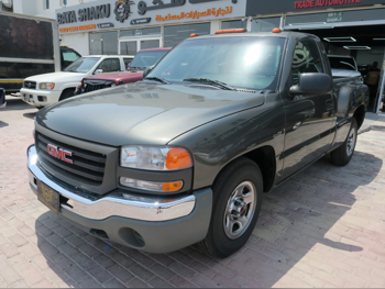 GMC  Sierra  1500  2001  Manual  276,000 Km  8 Cylinder  Front Wheel Drive (FWD)  Pick Up  Gray