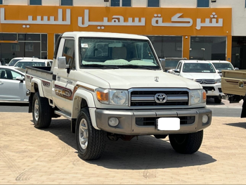 Toyota  Land Cruiser  LX  2023  Manual  98,000 Km  6 Cylinder  Four Wheel Drive (4WD)  Pick Up  White