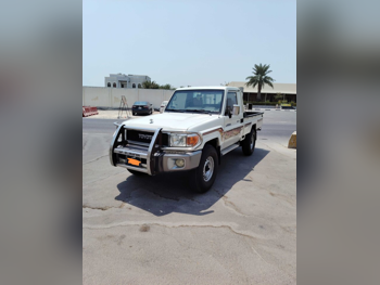 Toyota  Land Cruiser  LX  2017  Manual  167,000 Km  6 Cylinder  Four Wheel Drive (4WD)  Pick Up  White
