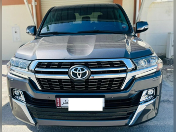 Toyota  Land Cruiser  GXR- Grand Touring  2021  Automatic  106,000 Km  8 Cylinder  Four Wheel Drive (4WD)  SUV  Gray