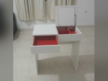 الطاولات والخزائن الجانبية طاولة كونسول  - ايكيا  - أبيض  - مع مرآة