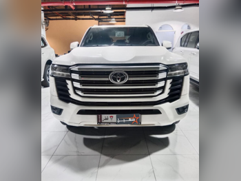 Toyota  Land Cruiser  GXR Twin Turbo  2022  Automatic  183,000 Km  6 Cylinder  Four Wheel Drive (4WD)  SUV  White