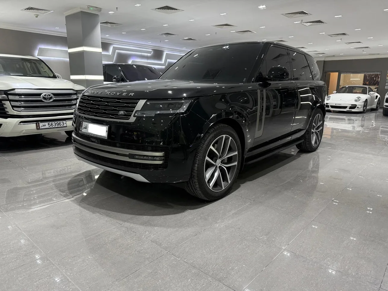 Land Rover  Range Rover  Vogue SE  2025  Automatic  2,600 Km  6 Cylinder  Four Wheel Drive (4WD)  SUV  Black  With Warranty