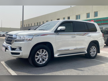 Toyota  Land Cruiser  GXR  2017  Automatic  229,000 Km  8 Cylinder  Four Wheel Drive (4WD)  SUV  White