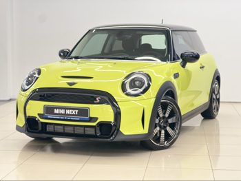 Mini  Cooper  S  2023  Automatic  32,000 Km  4 Cylinder  Front Wheel Drive (FWD)  Hatchback  Yellow  With Warranty