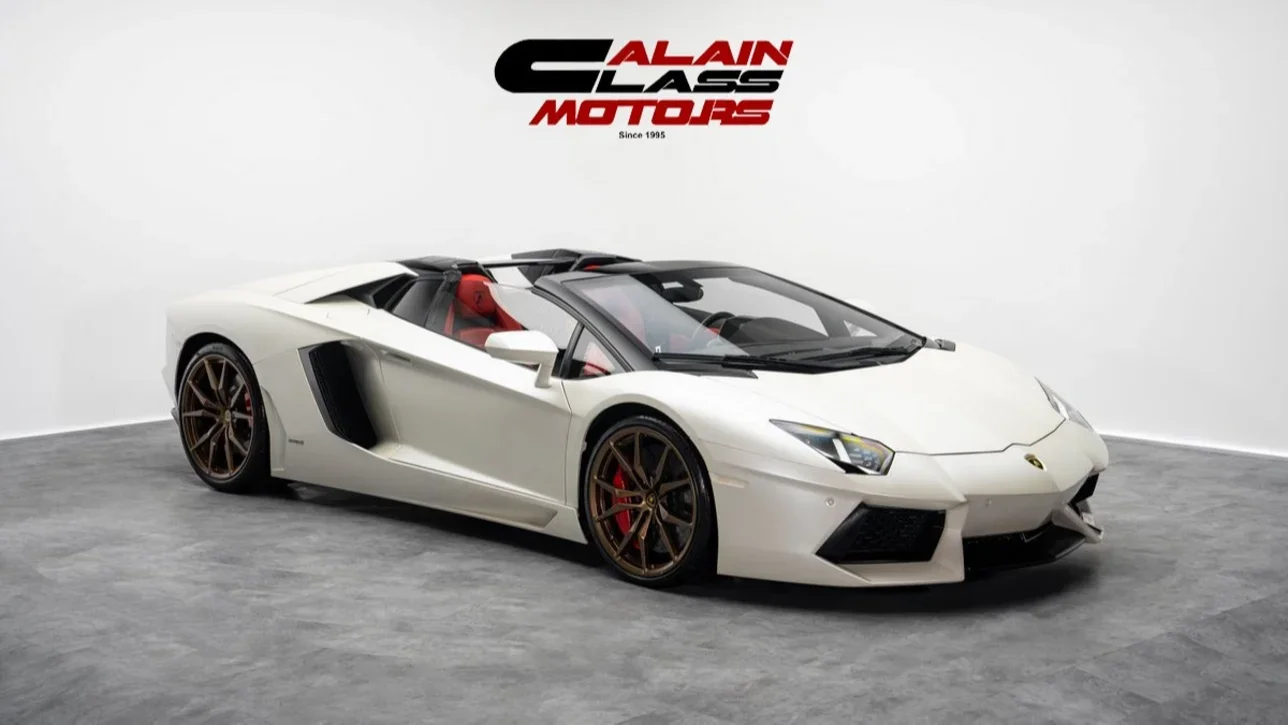 Lamborghini  Aventador  Roadster  2015  Automatic  17,900 Km  12 Cylinder  Rear Wheel Drive (RWD)  Convertible  White