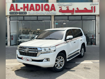 Toyota  Land Cruiser  GXR  2009  Automatic  266,000 Km  8 Cylinder  Four Wheel Drive (4WD)  SUV  White