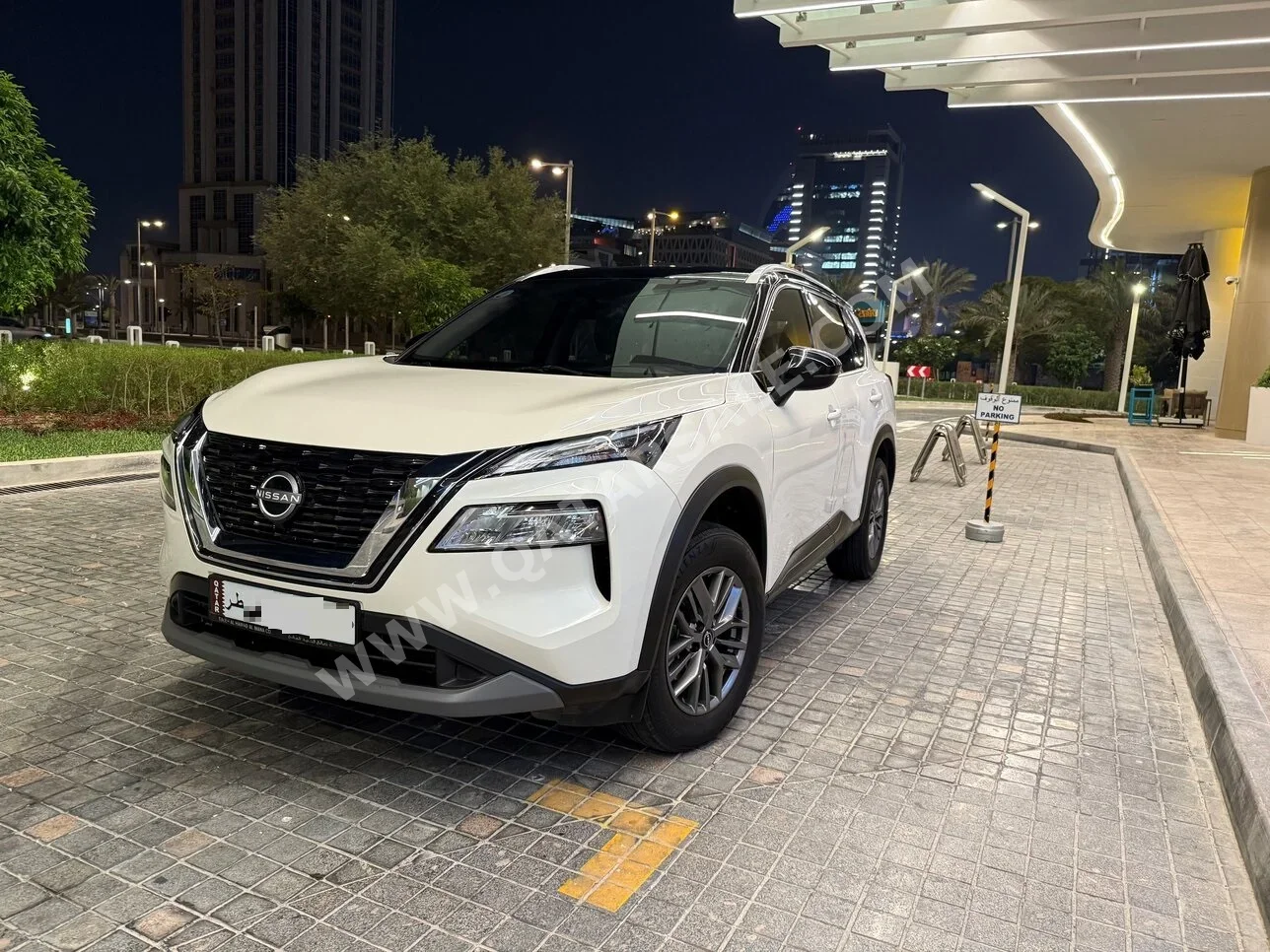 Nissan  X-Trail  2024  Automatic  52,000 Km  4 Cylinder  Four Wheel Drive (4WD)  SUV  White and Black  With Warranty